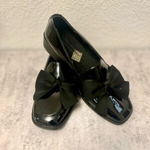 Elegant Black Loafers with Bow